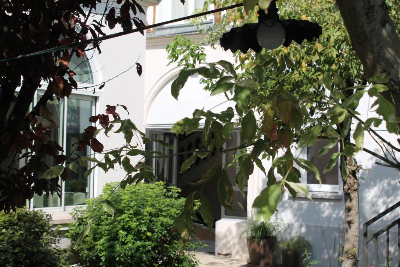 Hotel Jardin Le Pasteur Châlons-en-Champagne Exterior foto